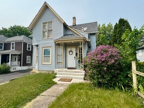 Building Photo - 370 Bent St