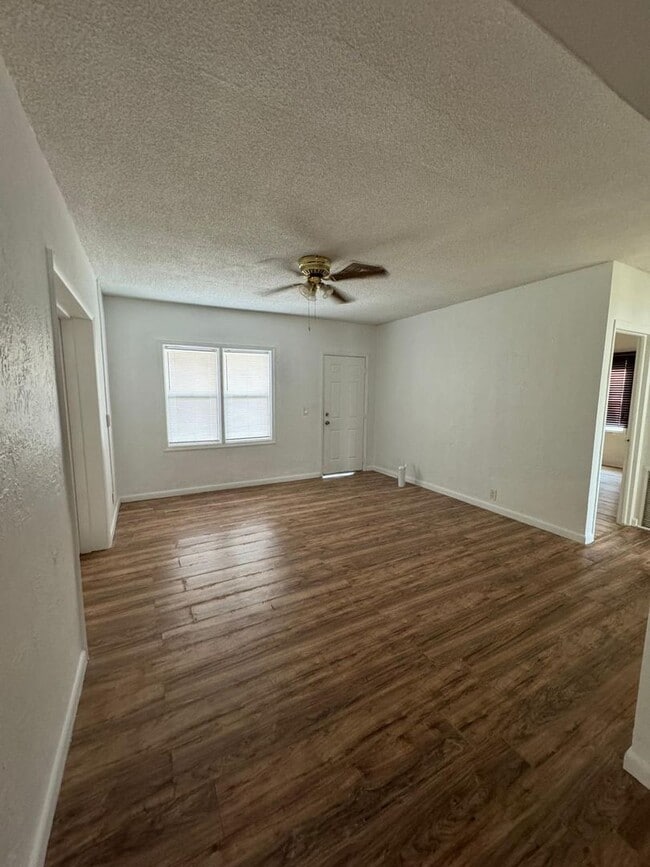 Building Photo - Spacious 4BR Home | Private Yard | Great L...