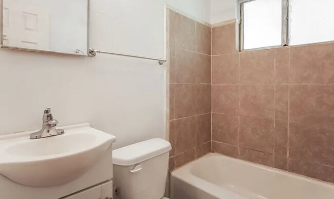 Building Photo - 4633 S 33rd W Ave