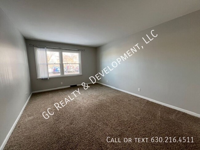 Building Photo - *** UPDATED UNITS / 2 BDRM / W&D IN BUILDI...