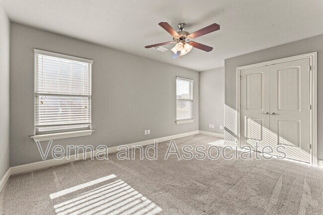 Building Photo - 3205 SW Riverstone Ave