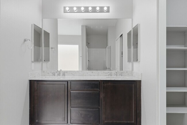 Building Photo - SW!!! Casita!!!! Single Story!!! 4 Bedrooms!!! Gated!!! End or Cut De Sac!!! Community green area...