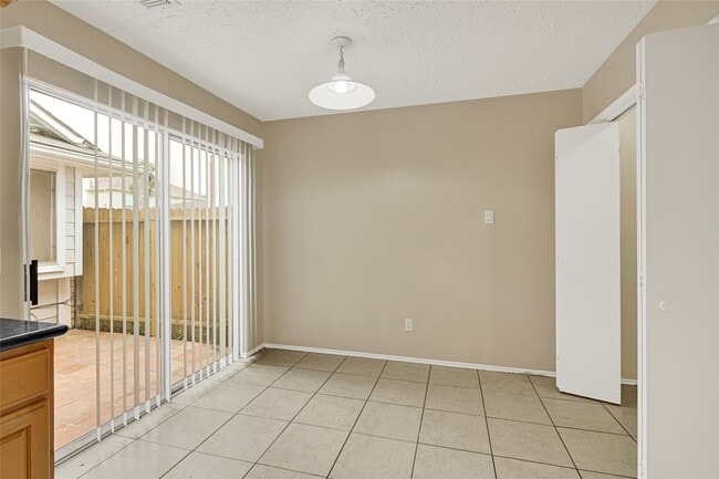 Building Photo - 12322 Meadow Ridge Dr