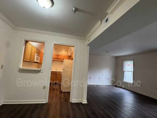 Building Photo - 5025 Hillsboro Pike