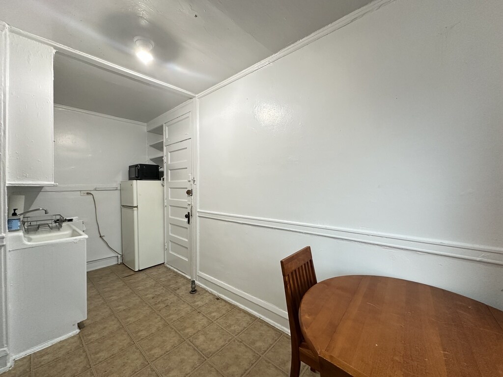 Building Photo - 3310 W Schubert Ave