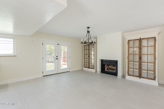 Building Photo - 8338 E San Rafael Dr