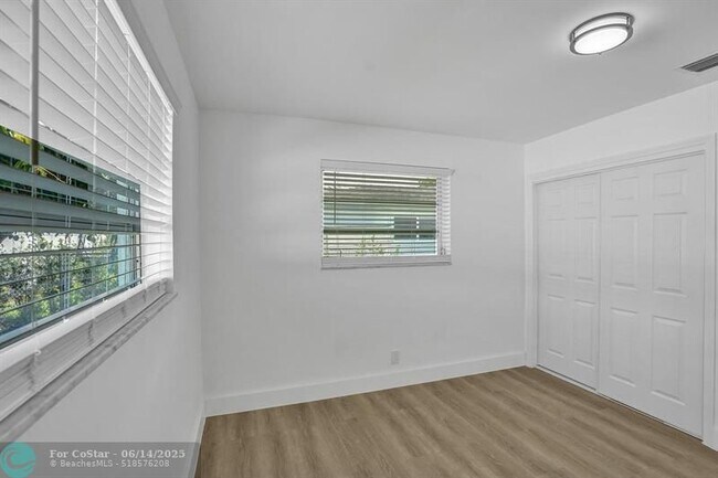 Building Photo - 4751 NE 29th Ave