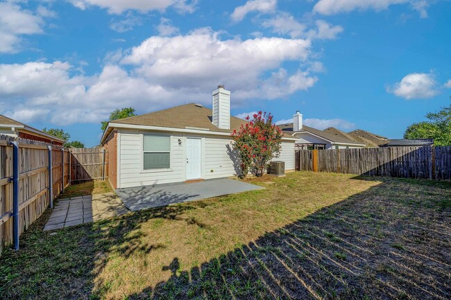 Building Photo - BEAUTIFUL BRICK 3 BEDROOM HOME WITH A BONU...