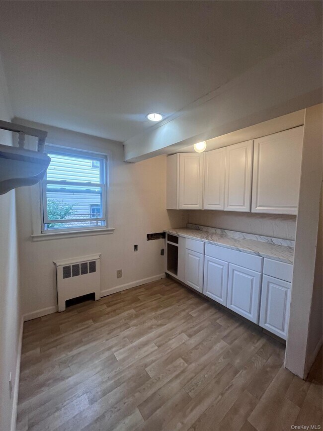 Building Photo - 348 E Beech St