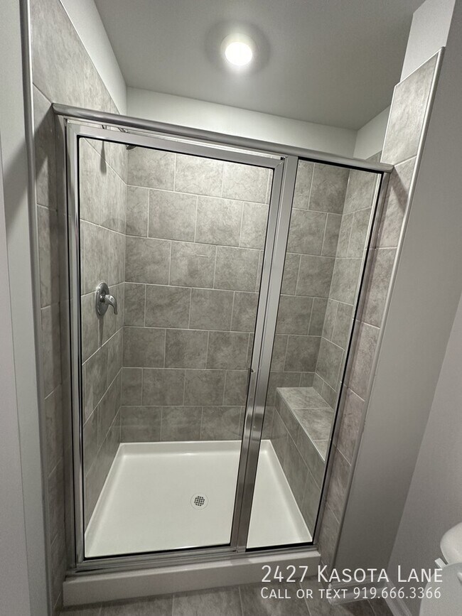 Building Photo - 2427 Kasota Ln