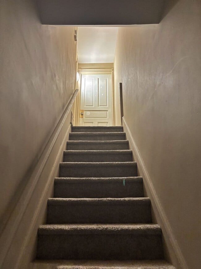 Building Photo - 516 W Allen St