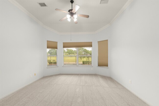Building Photo - 2111 Blue Water Bay Dr