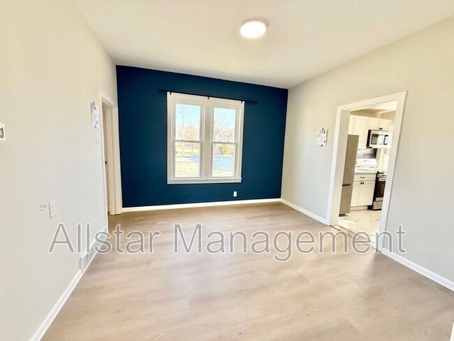 Building Photo - 924 Spring Ave NE