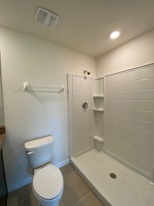 Building Photo - - Desirable Lake Diamond Subdivision 4/2/2...