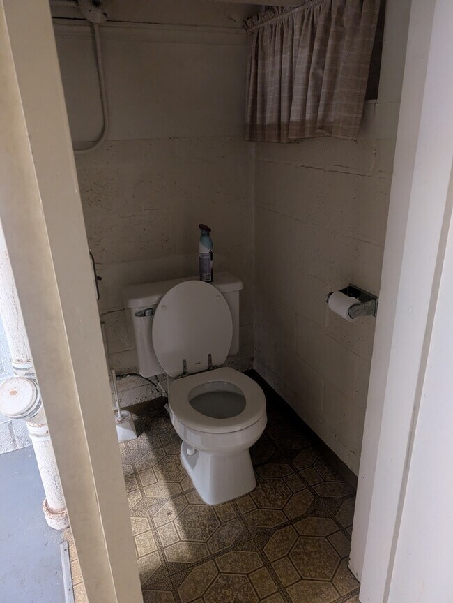 Building Photo - Single family home with access to Lake Eerie!