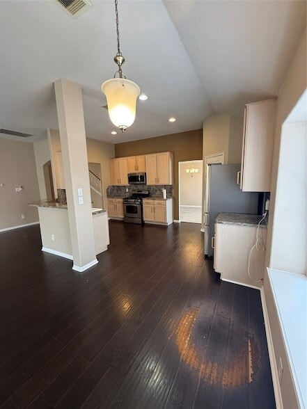 Building Photo - 906 Taylor Ridge Dr