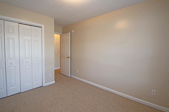 Building Photo - 1041 Oriole Ln