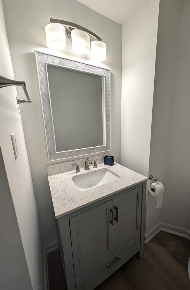 Building Photo - CherryVille Downtown, 3 bedroom, 100% Upgraded.