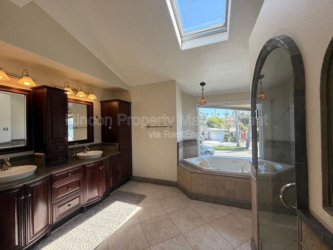 Building Photo - 2462 Pierpont Blvd