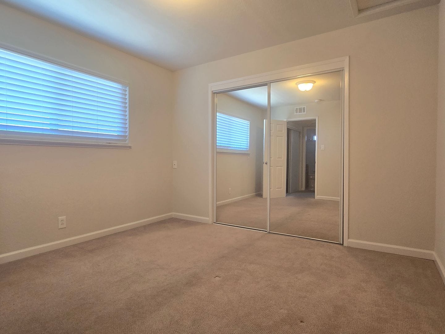 Building Photo - 3591 Brookdale Dr