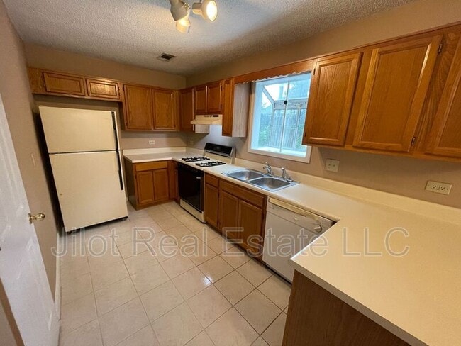 Building Photo - 1048 Hillsborough Chase NW