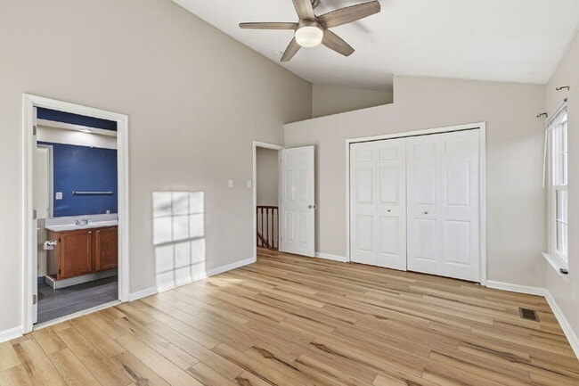 Building Photo - 335 Fullerton Pl