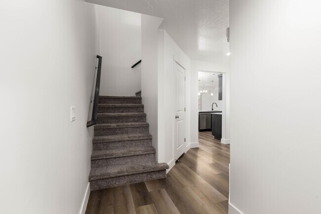 Building Photo - 4 bed | 2 1/2 bath | 2 car garage in Desert Canyon with washer/dryer/fridge!