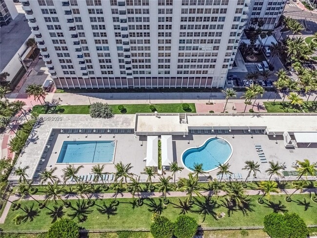 Building Photo - 2899 Collins Ave