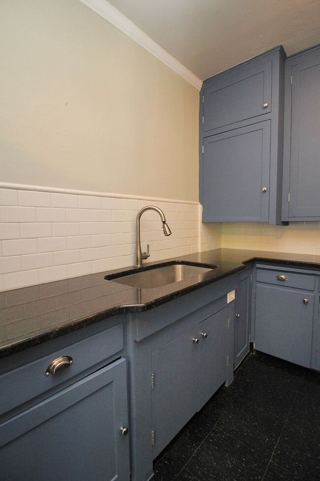 Building Photo - 507 NW 22nd Ave