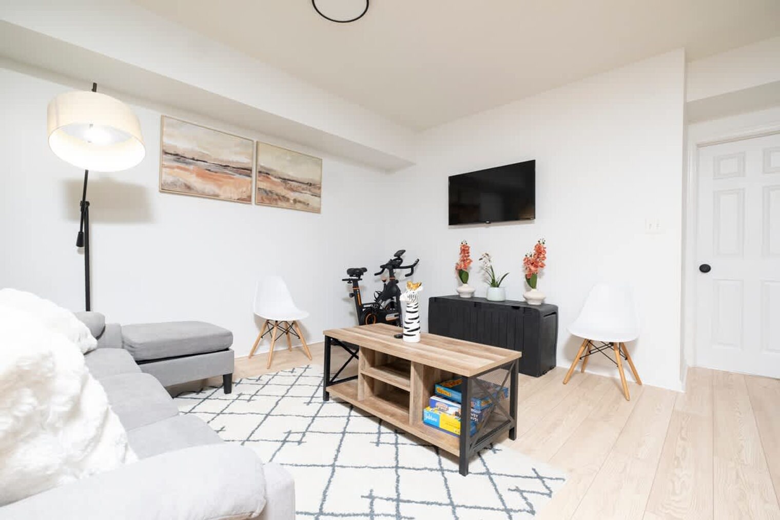 Building Photo - 1255 Raum St NE