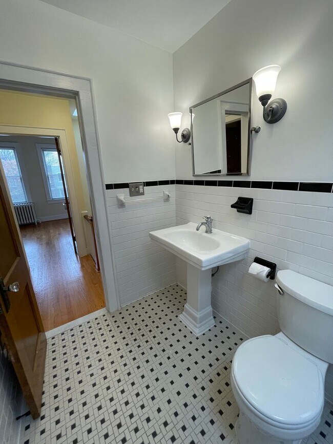Building Photo - Charming 1928 Row Home for Rent with Modern Amenities — 2 Bedroom 2 Full Bath w/ 2 Half Baths, 2 ...