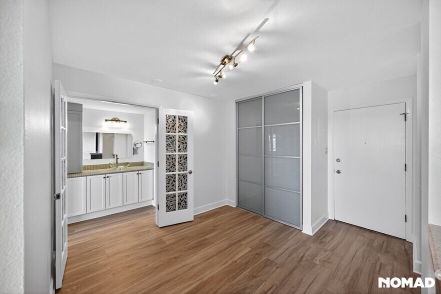 Building Photo - 700 N Washington St