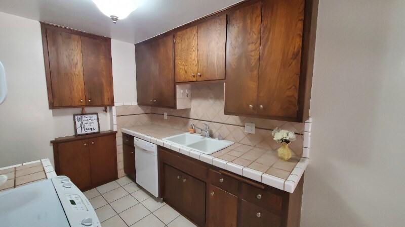 Building Photo - 2213 Voorhees Ave