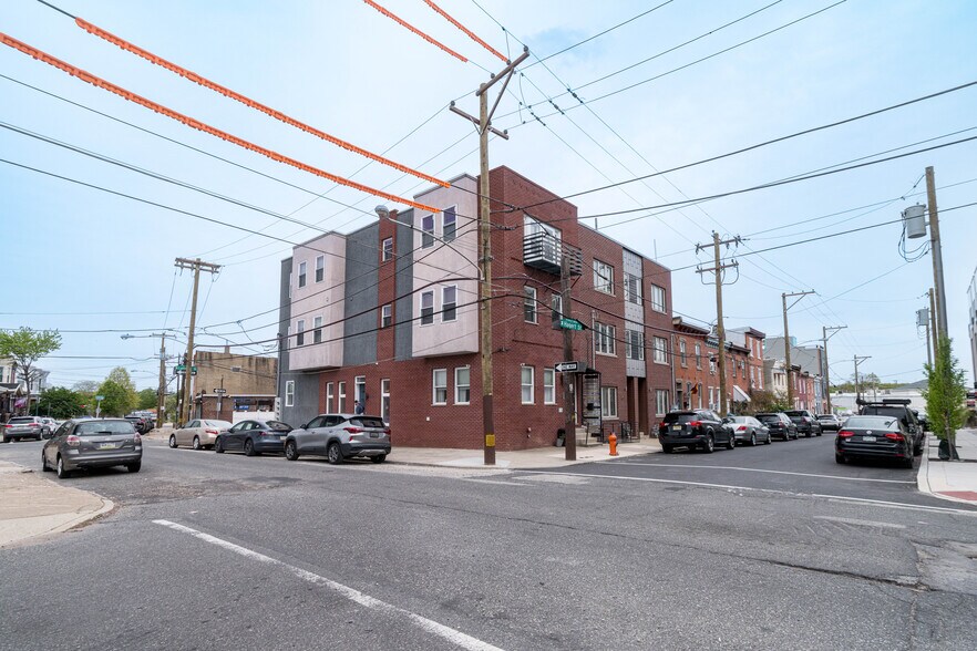 Building Photo - 2601 E Hagert St