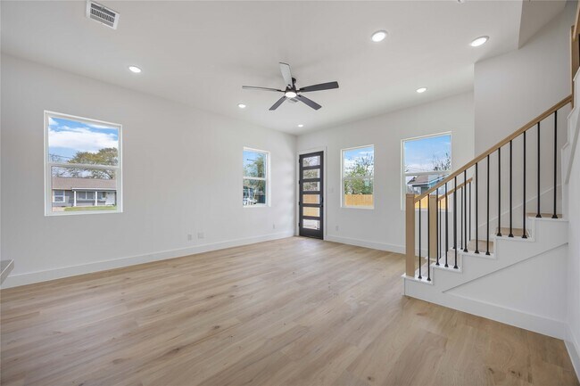 Building Photo - 4806 Carmen St