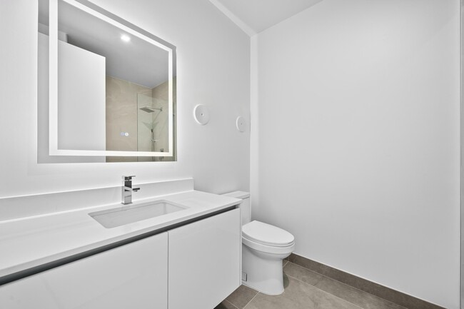 Building Photo - 220 Lake Shore Dr