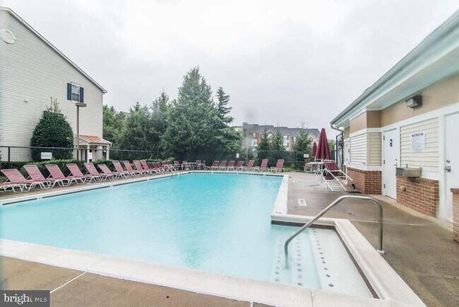 Building Photo - 8303 Bluebird Way