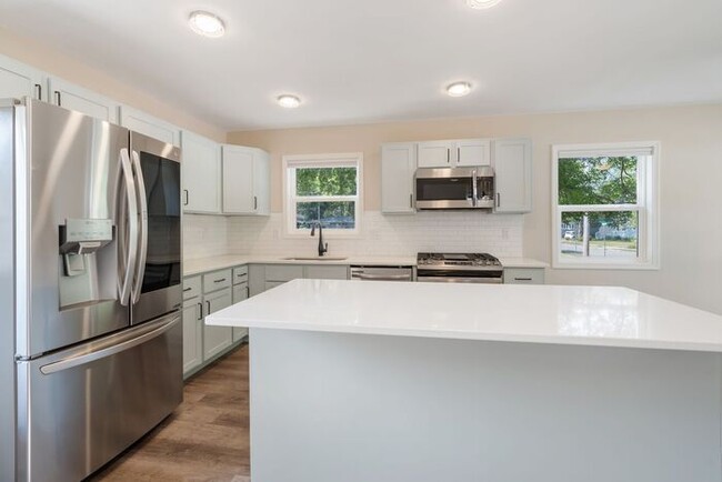Building Photo - $1,895 | 2 Bedroom, 2 Bathroom House | Pet...