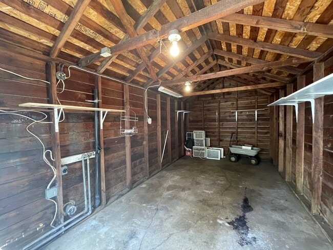 Building Photo - 568 E 9th Ave