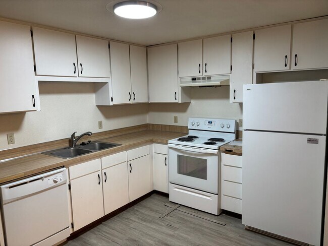 Building Photo - 717-719 SE Centennial St