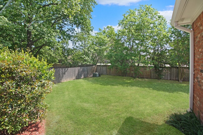 Building Photo - 345 Avonlea Ln