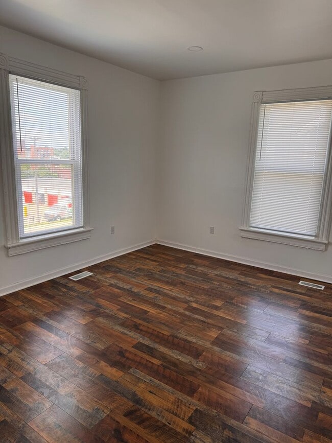 Building Photo - 3 Bedroom || 1 Bathroom Single Family Home