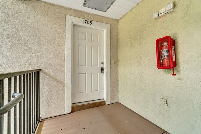 Building Photo - 7920 Merrill Rd