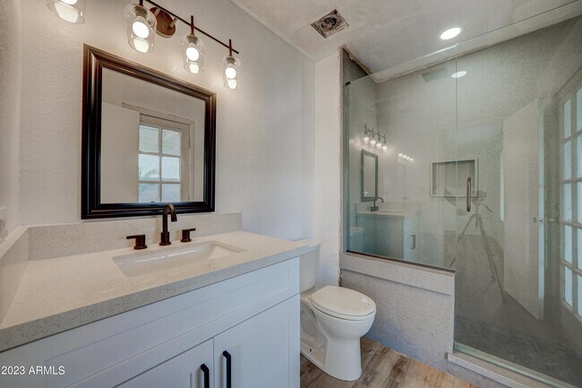 Building Photo - 7113 W Sunnyside Dr