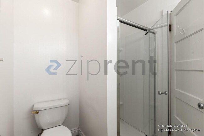 Building Photo - 632 Acacia Ln