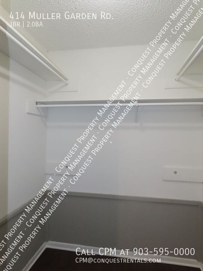 Building Photo - 414 Muller Garden Rd