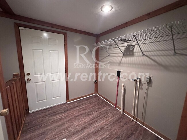 Building Photo - 705 Harmon-
