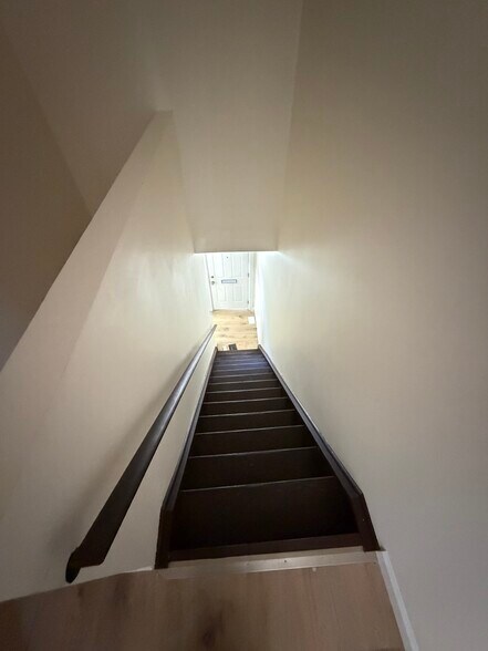 Building Photo - 585 McChesney St