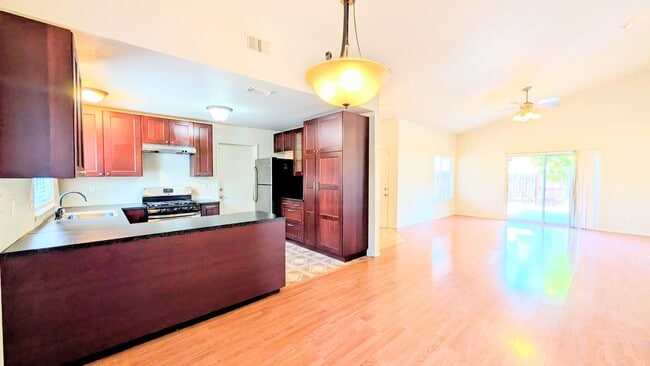 Primary Photo - Beautiful 3BD/2BTH Single Family Home on C...