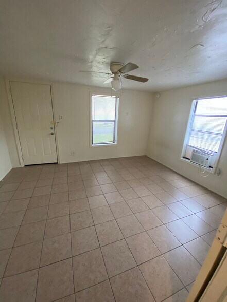 Building Photo - 1110 Wilson St